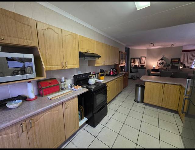 3 BEDROOM TOWNHOUSE TO LET IN VAALPARK